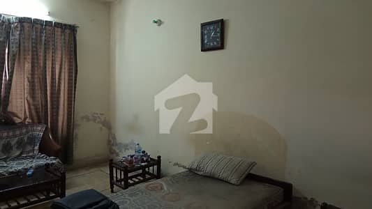 Prime Location 5 Marla Lower Portion Is Available In Affordable Price In Madina Town