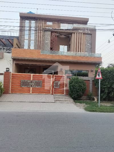 10.25 Marla Beautiful Corner House For Sale In Central Park