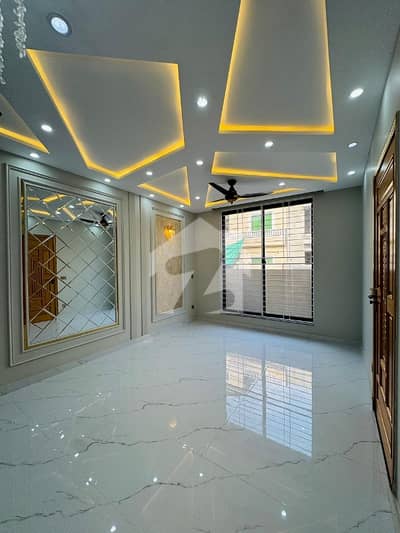 10 MARLA UPPER PORTION AVAILABLE FOR RENT