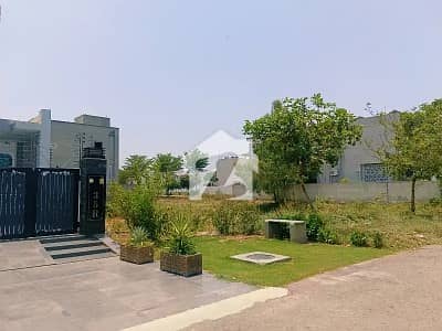 ڈی ایچ اے فیز 8 - بلاک زیڈ 4 ڈی ایچ اے فیز 8,ڈی ایچ اے ڈیفینس,لاہور میں 5 مرلہ رہائشی پلاٹ 1.0 کروڑ میں برائے فروخت۔ ڈی ایچ اے فیز 8 - بلاک زیڈ 4 ڈی ایچ اے فیز 8,ڈی ایچ اے ڈیفینس,لاہور میں 5 مرلہ رہائشی پلاٹ 1.0 کروڑ میں برائے فروخت۔