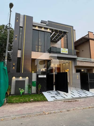 بحریہ ٹاؤن - شیرشاہ بلاک بحریہ ٹاؤن ۔ سیکٹر ایف,بحریہ ٹاؤن,لاہور میں 3 کمروں کا 5 مرلہ مکان 2.5 کروڑ میں برائے فروخت۔