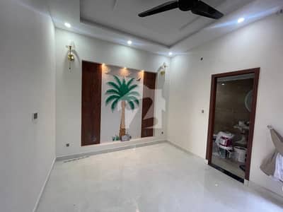 SLIGHTLY USED BEAUTIFUL HOUSE BEAUTIFUL LOCATION 8 MARLA HOUSE AVAILABLE FOR SALE