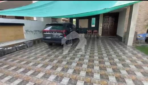 طارق گارڈنز ۔ بلاک بی طارق گارڈنز,لاہور میں 5 کمروں کا 1 کنال مکان 6.65 کروڑ میں برائے فروخت۔