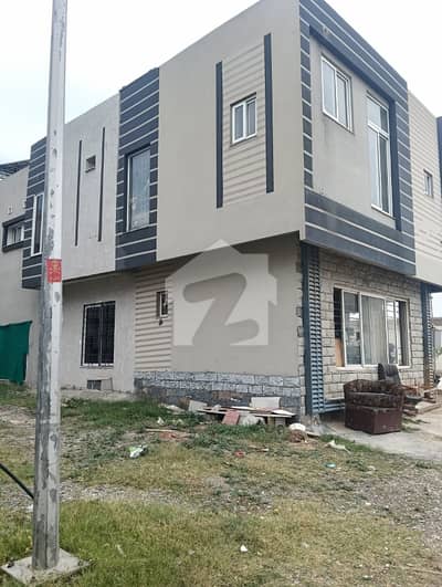 USMAN BLOCK MINI COMMERCIAL PALAZA PRIME LOCATION GROUND FLOOR SHOP 1 ST FLOOR APARTMENT ALL READY RENT OUT 45.000 SALE PRICE 125