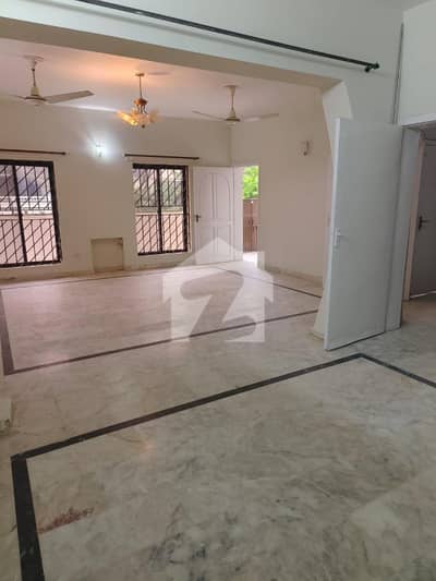10 marla top location cda transfer house available in g-9/4 near 9th avenue