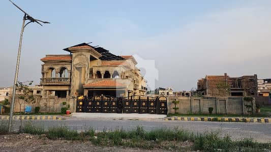 ڈی ایچ اے فیز 1 - سیکٹر اے ڈی ایچ اے فیز 1,ڈی ایچ اے ڈیفینس,پشاور میں 10 کمروں کا 2 کنال مکان 13.5 کروڑ میں برائے فروخت۔