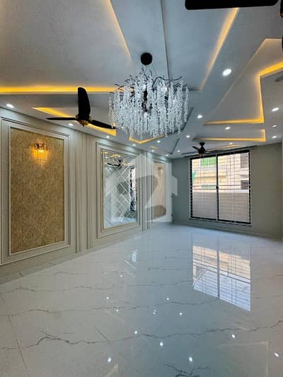 10 MARLA LOWER PORTION AVAILABLE FOR RENT 10 MARLA LOWER PORTION AVAILABLE FOR RENT