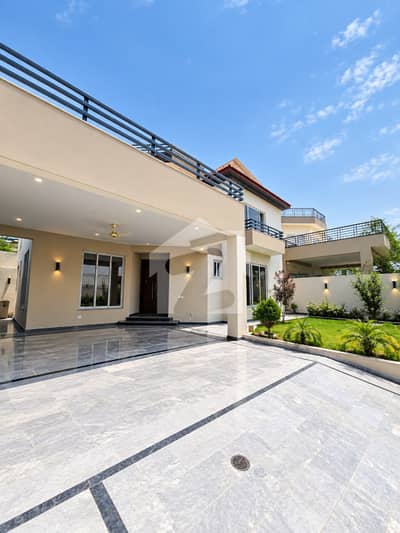 25 Marla Luxury Triple-Storey House Available for Rent
