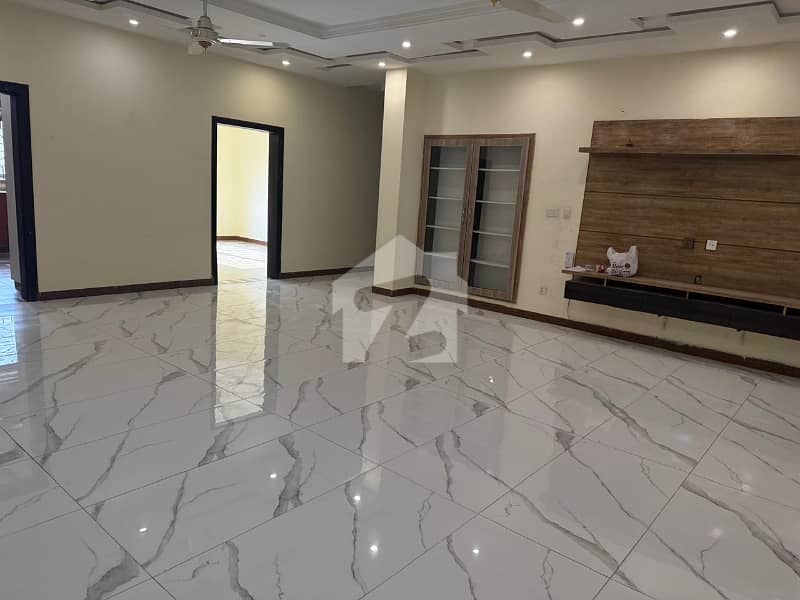 3 Bed beautiful ground portion 3 Bed beautiful ground portion