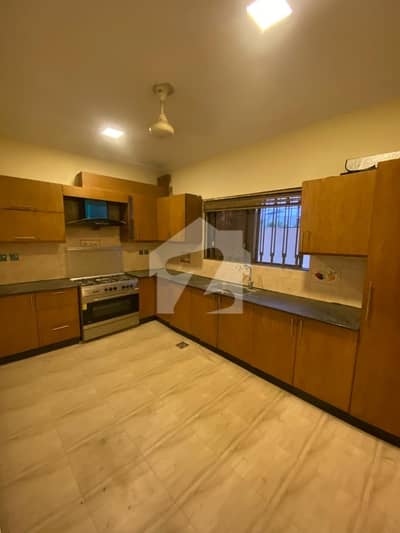 10 MARLA JUST LIKE BRAND NEW WITH EXTRA LAND FOR SALE