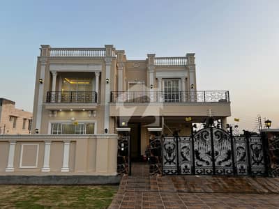 1 KANAL MODERN HOUSE AT VERY HOT LOCATION IN DHA PHASE 7 SECTOR Q LAHORE