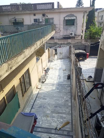 8 Marla Single Story House For Sale Mini-Commercial Near Park Road Line Numbr 8, Chatha Bakhtwar.