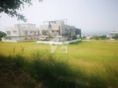 10 MARLA IDEALLY LOCATED PLOT BAHRIA TOWN