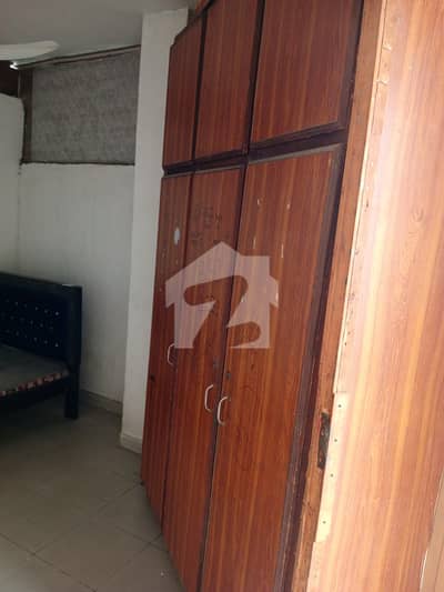 1 BEDROOM WITHOUT ATTACHED BATH FOR RENT