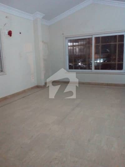 240 Square Yards House Available In Gulshan-E-Iqbal - Block 3 For Sale