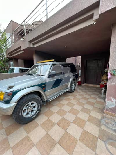 Beautiful 8 Marla House for Sale | Prime Location | Usman Block, Bahria Town Lahore