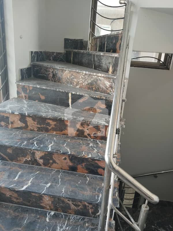 E11 Shiny Upper Portion 3bed 1kanal E11 Shiny Upper Portion 3bed 1kanal
