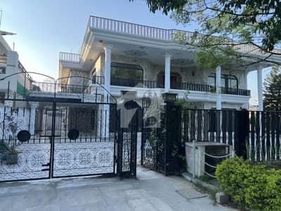 Beautiful main double road corner house for sale in f-11/1