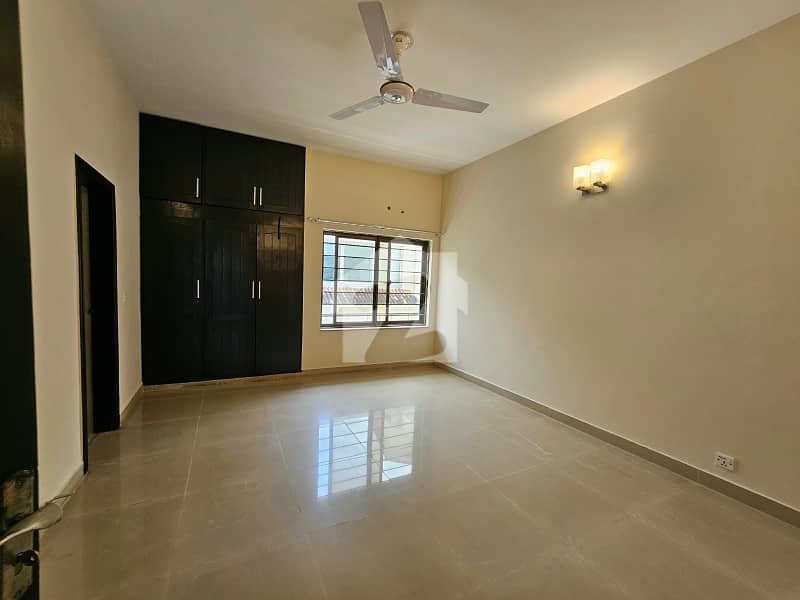 VERY BRIGHT UPPER PORTION FOR RENT IN F-8 VERY BRIGHT UPPER PORTION FOR RENT IN F-8
