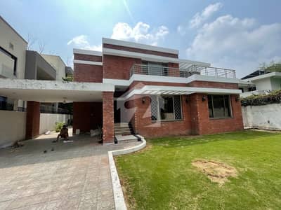 ایف ۔ 8 اسلام آباد میں 6 کمروں کا 2 کنال مکان 11.0 لاکھ میں کرایہ پر دستیاب ہے۔
