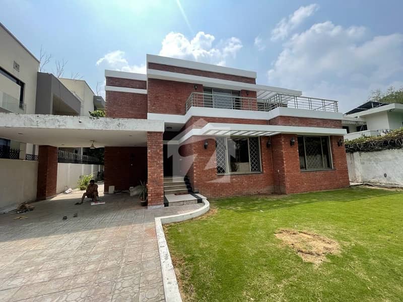 VERY BRIGHT FULL HOUSE FOR RENT IN F-8 VERY BRIGHT FULL HOUSE FOR RENT IN F-8