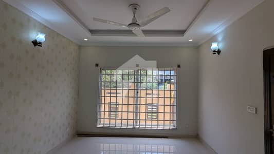 Villa available For Sale, Prime Location
