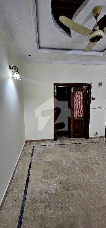 جی ۔ 13 اسلام آباد میں 4 کمروں کا 7 مرلہ مکان 5.5 کروڑ میں برائے فروخت۔