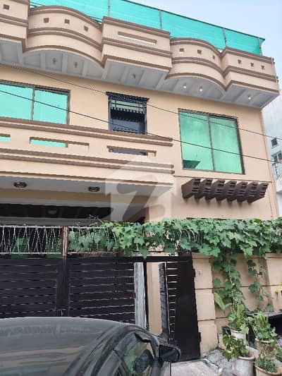جی ۔ 13 اسلام آباد میں 4 کمروں کا 8 مرلہ مکان 5.5 کروڑ میں برائے فروخت۔