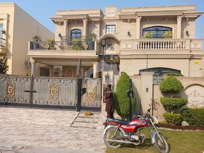 EXCEPTIONAL FULLY FURNISHED 1 KANAL 5 BEDROOM RESIDENTIAL HOUSE FOR SHORT TIME RENT SITUATED IN PRESTIGIOUS DHA PHASE 8
