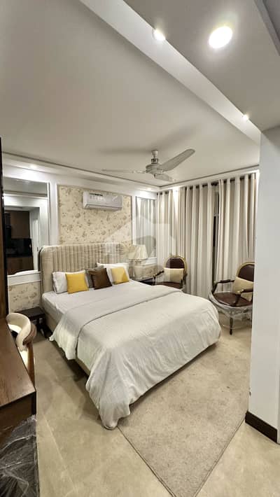 Modern Smart-Studio Apartment: Tech & Comfort ka Perfect Mel!