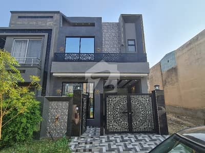 5 marla Hot location Beautiful modern design Brand new house available for sale 5 marla Hot location Beautiful modern design Brand new house available for sale
