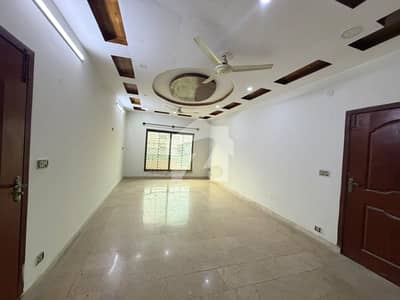 سوان گارڈن اسلام آباد میں 5 کمروں کا 1 کنال مکان 1.3 لاکھ میں کرایہ پر دستیاب ہے۔
