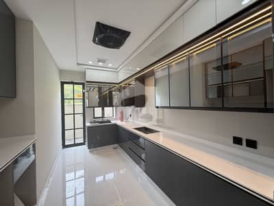 8 Marla Beautiful House for Sale in Bahria Town Phase 8 | 5 Bedrooms | 2 Kitchens