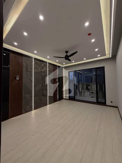BRAND NEW HOUSE FOR SALE AA+QOULITY MATERIAL USED 6 BED ROOMS ATECH BATH DOINEL TV LOAN & DRSING ROOM VVIP LOCTION FOR MORE INFORMATION CONTACT WITH ME