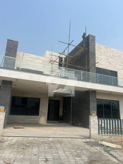 Brand new 1 Kanal ready for posession Villa