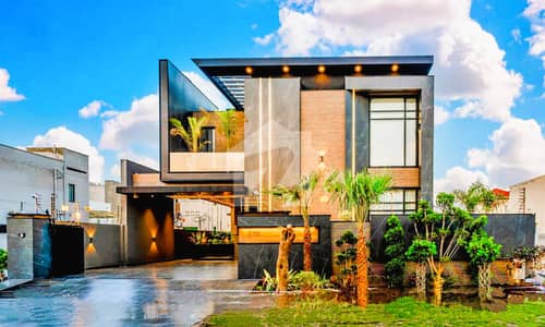 ULTRA MODERN DESIGN HOUSE FOR SALE IN DHA PHASE 7 NEAR TO RAYA GOLF CLUB FACING PARK