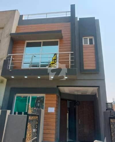 ایل ڈی اے ایوینیو لاہور میں 4 کمروں کا 3 مرلہ مکان 1.8 کروڑ میں برائے فروخت۔