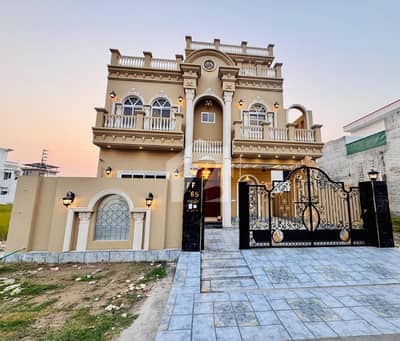 سٹی ہاؤسنگ سوسائٹی گوجرانوالہ میں 5 کمروں کا 10 مرلہ مکان 4.25 کروڑ میں برائے فروخت۔