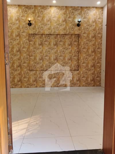 15 Marla Cornar Seprate Gate Upper Portion For Rent With All Utility Connection's