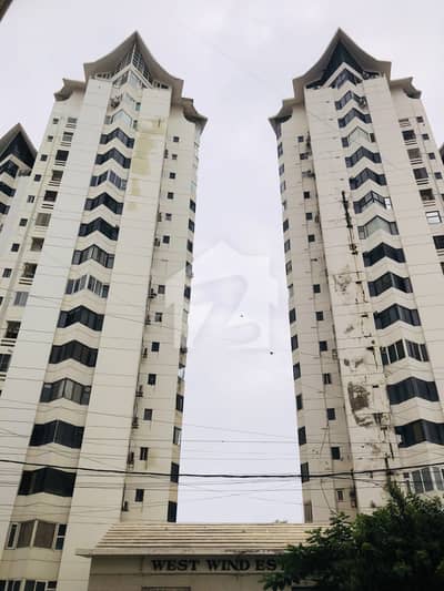 Luxurious 5bedrooms apartment for sale with servant quarter