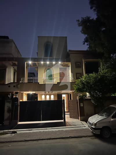 بحریہ ٹاؤن چمبیلی بلاک بحریہ ٹاؤن سیکٹر سی,بحریہ ٹاؤن,لاہور میں 5 کمروں کا 10 مرلہ مکان 3.8 کروڑ میں برائے فروخت۔ بحریہ ٹاؤن چمبیلی بلاک بحریہ ٹاؤن سیکٹر سی,بحریہ ٹاؤن,لاہور میں 5 کمروں کا 10 مرلہ مکان 3.8 کروڑ میں برائے فروخت۔
