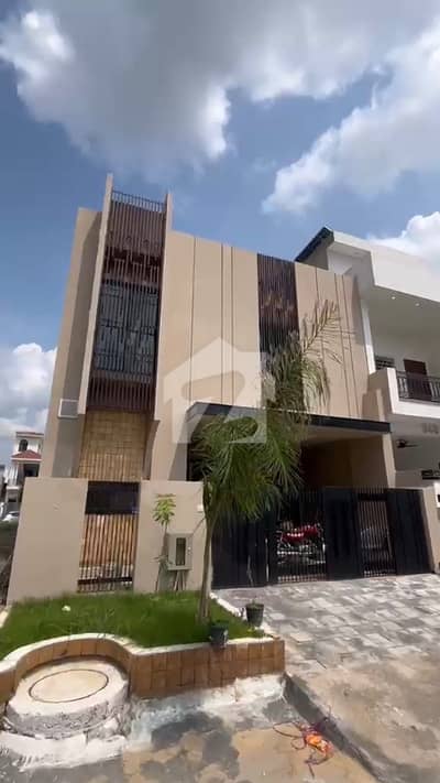 Designer 5 Marla Beautiful House With Partial Basement For Sale In FMC Adjacant To B-17