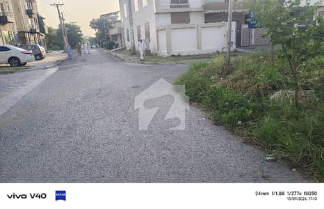 CORNER PLOT FOR SALE D17 ideal location