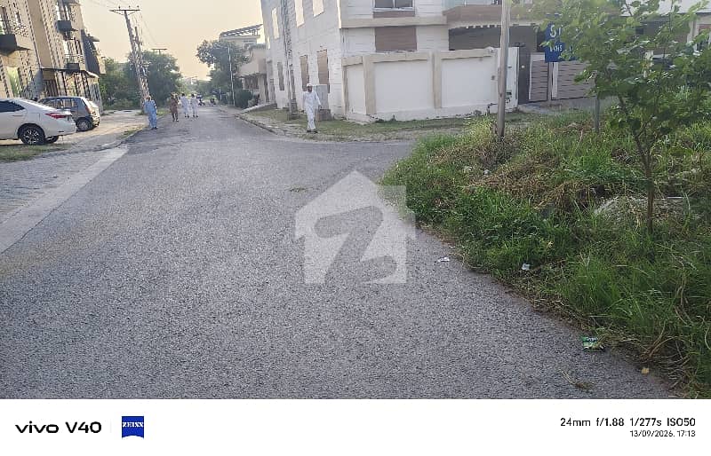 CORNER PLOT FOR SALE D17 ideal location CORNER PLOT FOR SALE D17 ideal location
