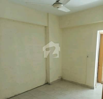 E 11/3 Multi 2 Bedroom Lounge Kitchen Own Meter Electric