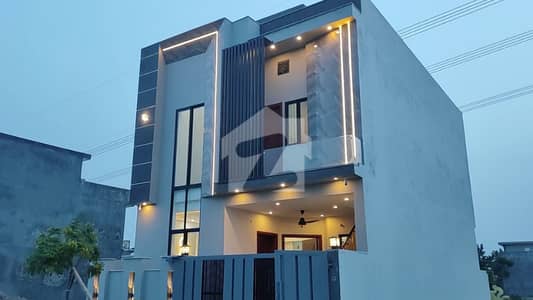 5 MARLA ULTRA MODERN PARK FACING HOUSE