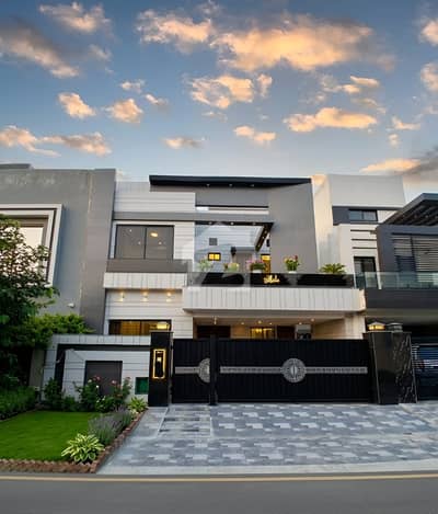 LUXURIOUS HOUSE FOR SALE