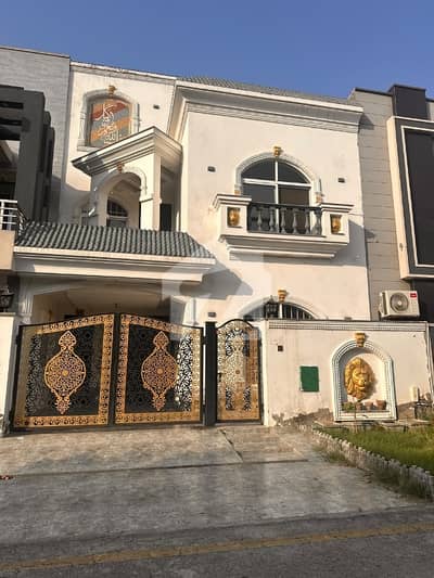 LUXURIOUS 5 MARLA HOUSE IS FOR SALE