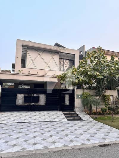 1 KANAL ELEGANT AND FULLY FURNISHED BUNGALOW'S LOWER PORTION WITH SEARATE ENTRANCE IS AVAILABLE IN THE BEST BLOCK OF DHA LAHORE.