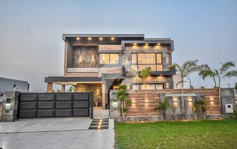1-Kanal Elegant And Fully Maintained Bungalow With Basement Near Raya and Golf Course Is Available In The Best Block Of DHA Lahore.